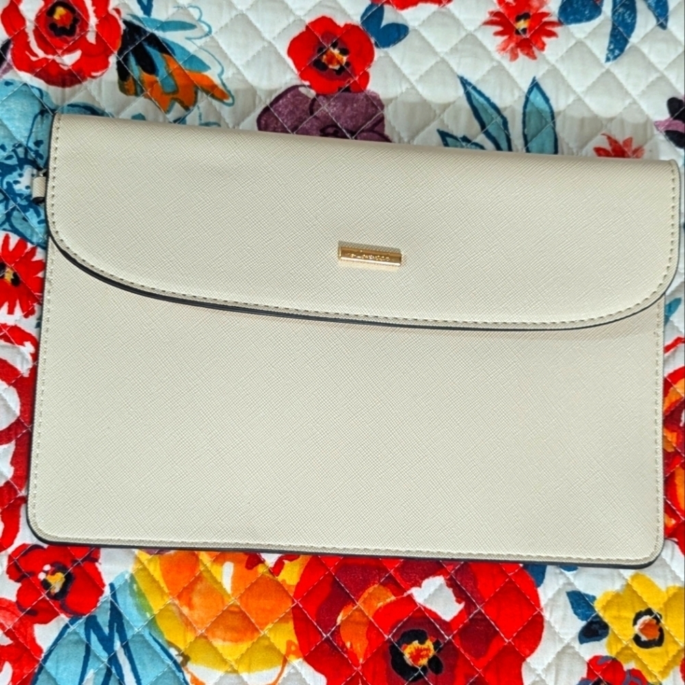 Lovevook Clutch Beige Cream Taupe ✨ 3 /$13 ✨
